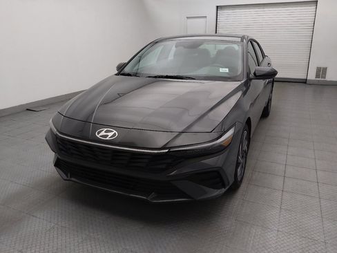 Used 2025 Hyundai Elantra Sport FWD image 15