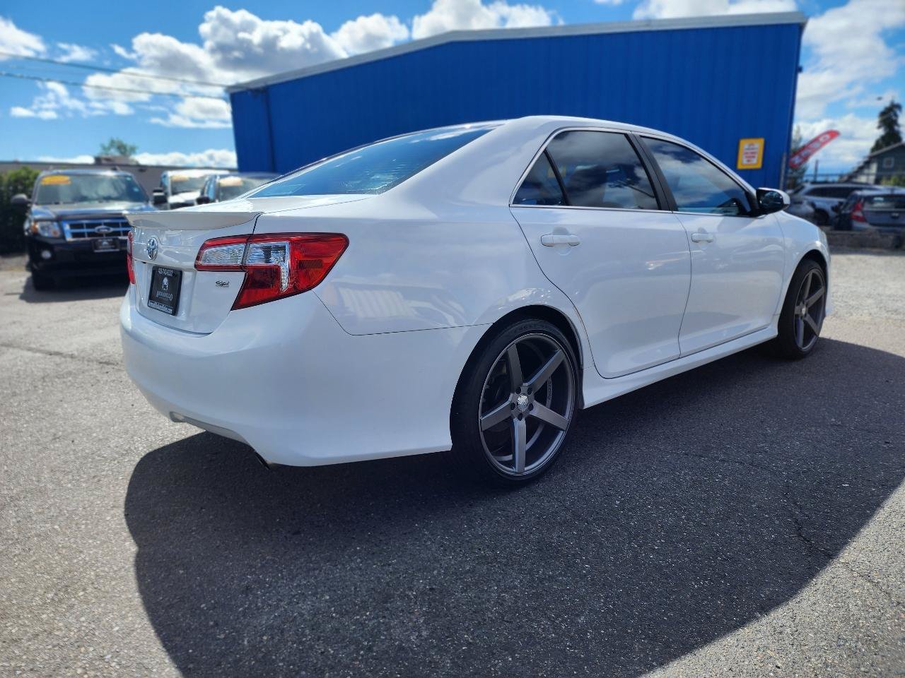 Used 2014 Toyota Camry SE FWD image 6