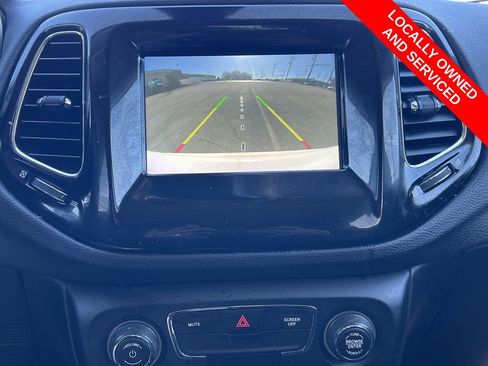 Used 2021 Jeep Compass Latitude image 3