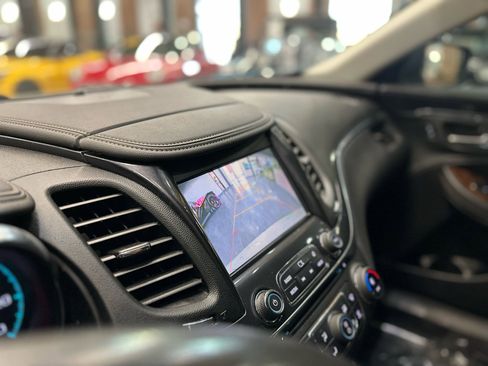 Used 2015 Chevrolet Impala LT w/ Convenience Package image 27