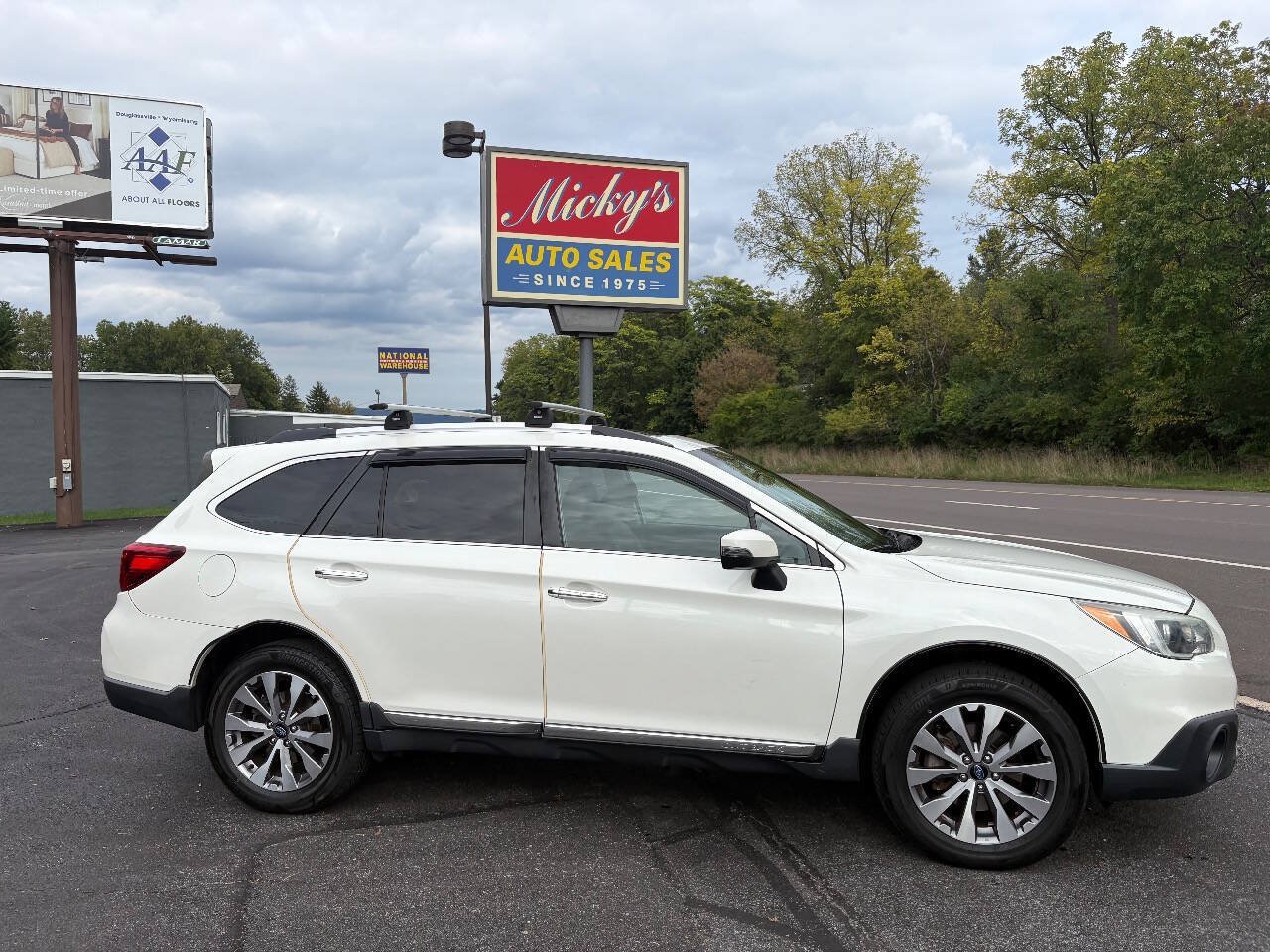 Used 2017 Subaru Outback 3.6R Touring AWD/4WD image 1