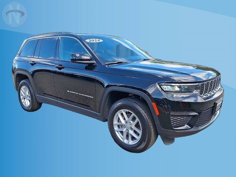 Certified 2024 Jeep Grand Cherokee Laredo X AWD/4WD image 1