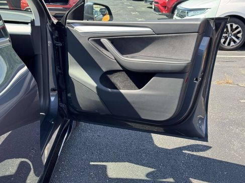 Used 2023 Tesla Model Y Long Range AWD/4WD image 12