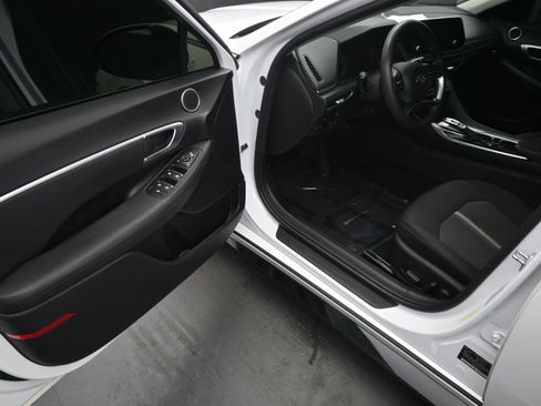 Used 2021 Hyundai Sonata SEL FWD image 16