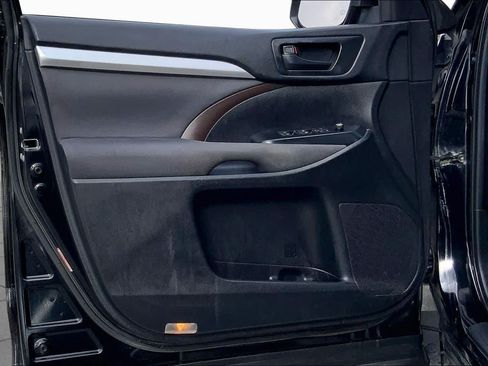 Used 2019 Toyota Highlander LE FWD image 21