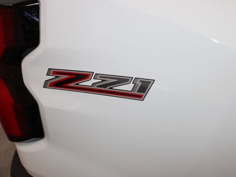 New 2025 Chevrolet Colorado Z71 w/ Midnight Edition AWD/4WD image 14