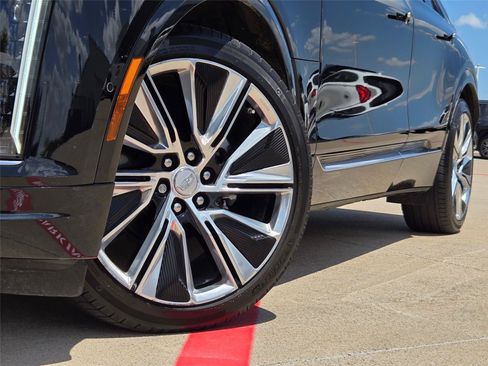 Used 2024 Cadillac Lyriq Luxury AWD/4WD image 8
