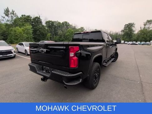 Used 2024 Chevrolet Silverado 2500 LT w/ Midnight Edition AWD/4WD image 4