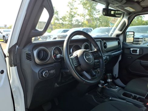 Used 2022 Jeep Wrangler Unlimited Sport AWD/4WD image 7