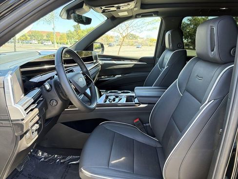 Certified 2025 Cadillac Escalade ESV Premium Luxury image 22