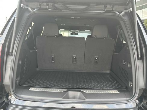 Used 2024 Chevrolet Suburban Z71 w/ Luxury Package image 23