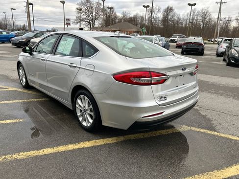 Used 2019 Ford Fusion SE image 5