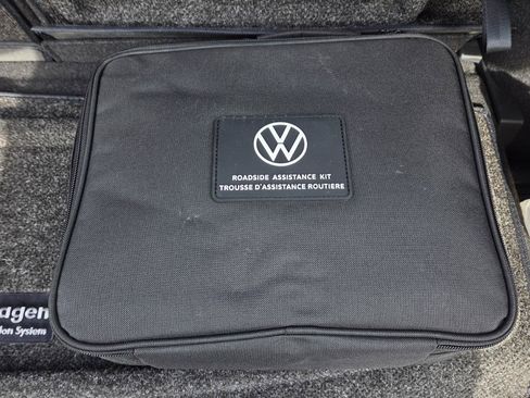 Used 2023 Volkswagen Tiguan SE R-Line image 60