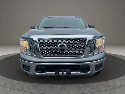 Used 2019 Nissan Titan SV w/ SV Convenience Package AWD/4WD image 14