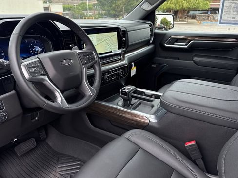 Used 2024 Chevrolet Silverado 1500 LT Trail Boss w/ LT Trail Boss Premium Package AWD/4WD image 10