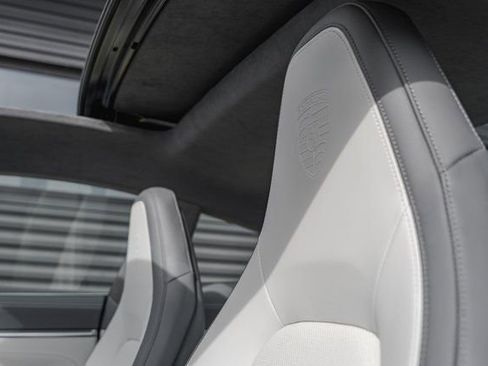 Used 2025 Porsche 911 Carrera image 12