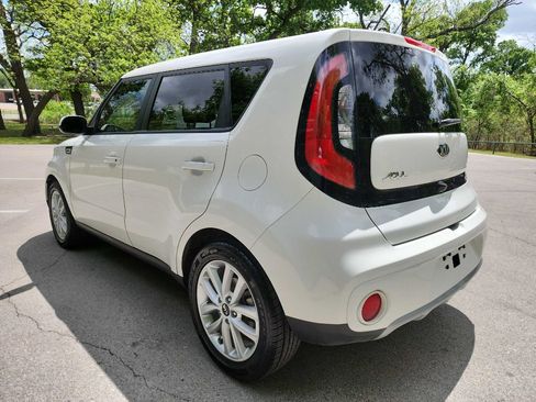 Used 2019 Kia Soul + image 5