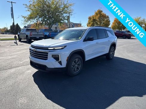 New 2026 Chevrolet Traverse LT w/ Driver Confidence Package image 3