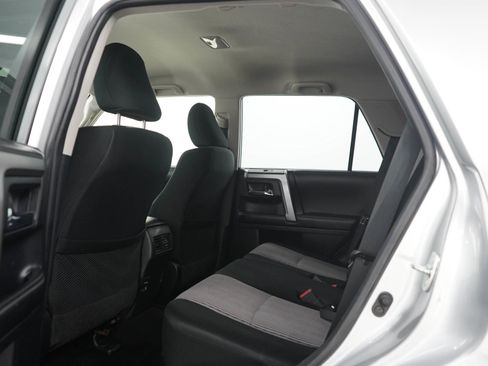 Used 2015 Toyota 4Runner SR5 AWD/4WD image 18