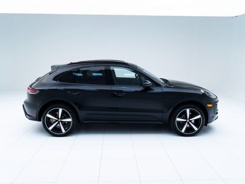 Certified 2026 Porsche Macan AWD/4WD image 8