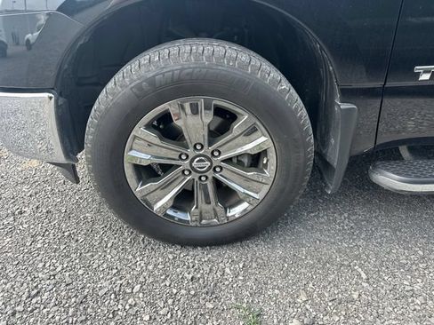 Used 2017 Nissan Titan SL w/ Chrome Package AWD/4WD image 2