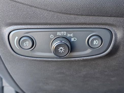 Used 2023 Chevrolet Equinox Premier image 39