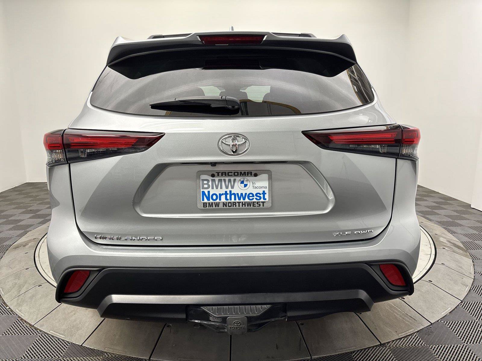 Used 2024 Toyota Highlander XLE AWD/4WD image 15