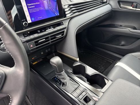 Used 2025 Toyota Camry SE image 38