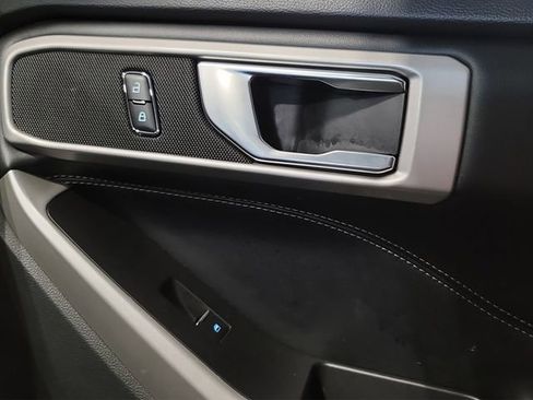 Used 2021 Ford Explorer XLT w/ Equipment Group 202A image 18