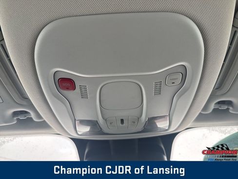 Used 2023 Jeep Renegade Latitude image 38