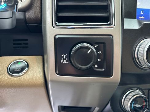 Used 2019 Ford F150 Lariat w/ Equipment Group 502A Luxury AWD/4WD image 28