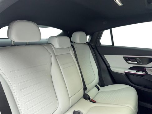 Used 2025 Mercedes-Benz GLC 300 4MATIC image 52