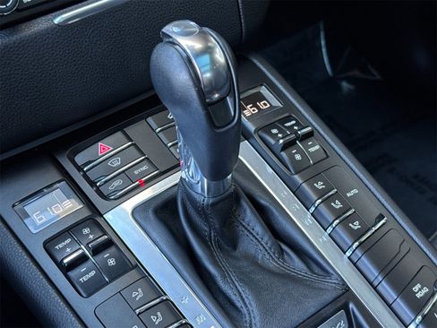 Used 2018 Porsche Macan image 22