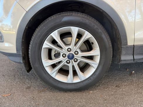 Used 2017 Ford Escape SE image 39