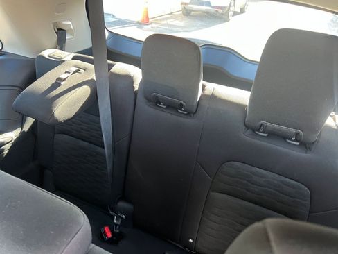 Used 2025 Nissan Pathfinder SV image 17