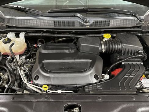 Used 2023 Chrysler Pacifica Touring-L image 25