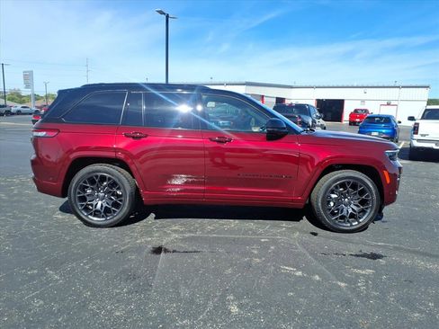 New 2025 Jeep Grand Cherokee Summit image 2