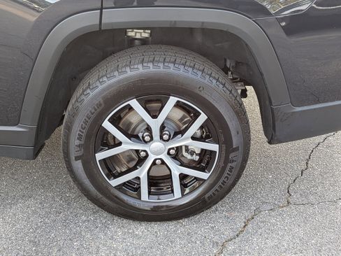 Certified 2024 Jeep Grand Cherokee L Limited image 33