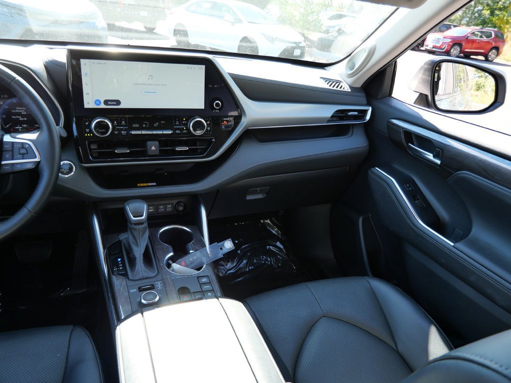 Used 2023 Toyota Highlander Platinum AWD/4WD image 14
