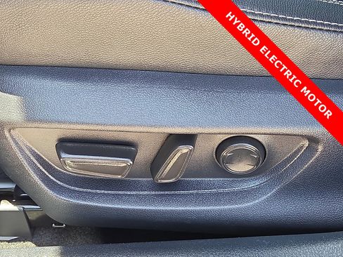 Used 2025 Toyota Camry SE FWD image 14