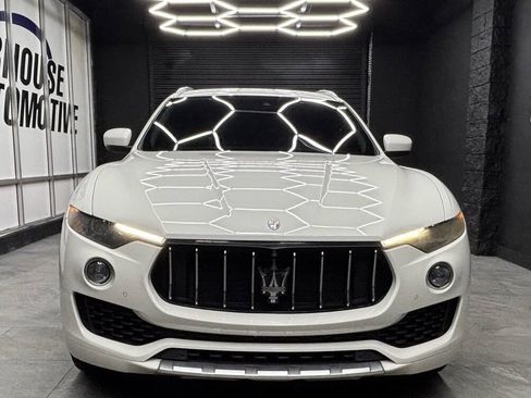 Used 2017 Maserati Levante w/ Luxury Package AWD/4WD image 14