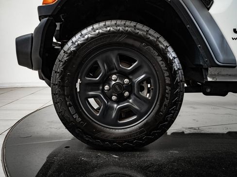 Used 2025 Jeep Wrangler Sport image 13