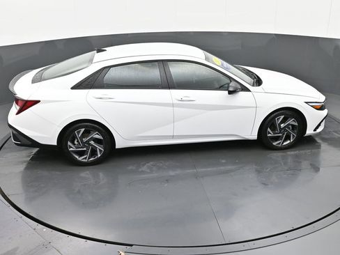 Certified 2025 Hyundai Elantra Sport image 28
