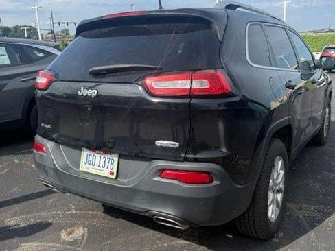 Used 2017 Jeep Cherokee Latitude w/ Cold Weather Group AWD/4WD image 4