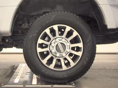 Used 2022 Ford F350 Lariat AWD/4WD image 10