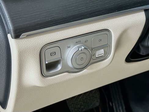 Used 2025 Mercedes-Benz GLE 450 4MATIC Coupe image 11