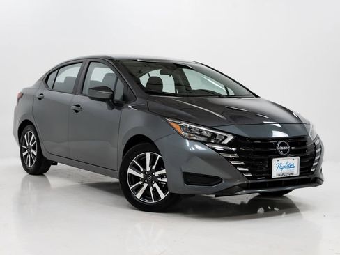Used 2025 Nissan Versa SV image 5