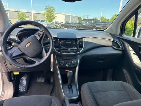 Used 2018 Chevrolet Trax LS AWD/4WD image 27
