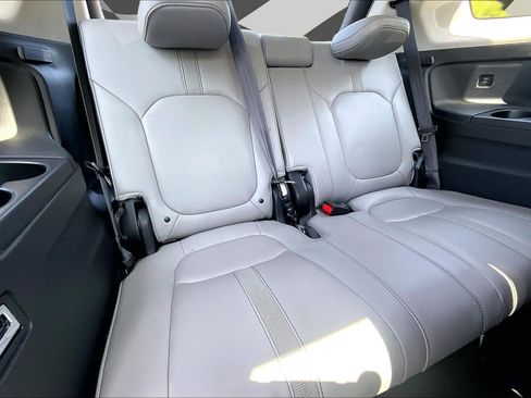 Used 2024 Honda Pilot Touring image 28