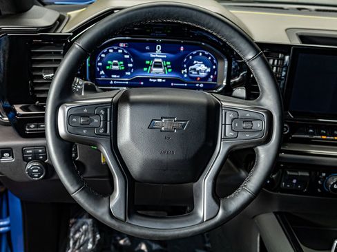 Used 2025 Chevrolet Silverado 1500 ZR2 w/ Technology Package image 19